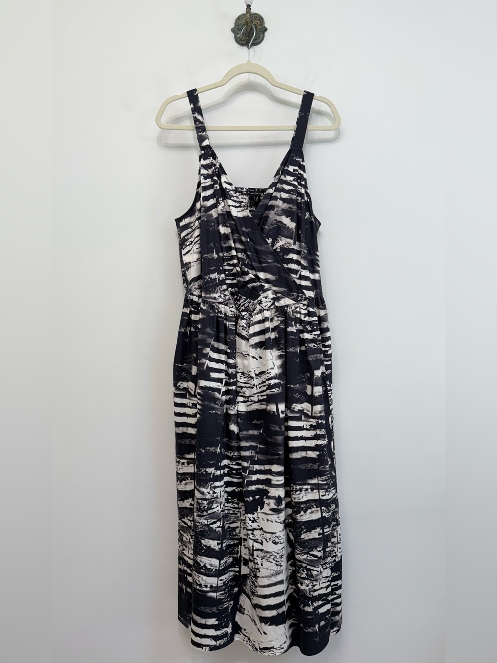 Universal Standard Bellport Sateen Crossover Midi Dress Black Cream 18/20 Medium - Picture 2 of 11